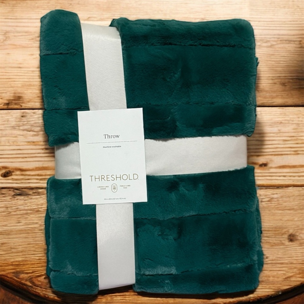 Threshold Deep green Plush Throw